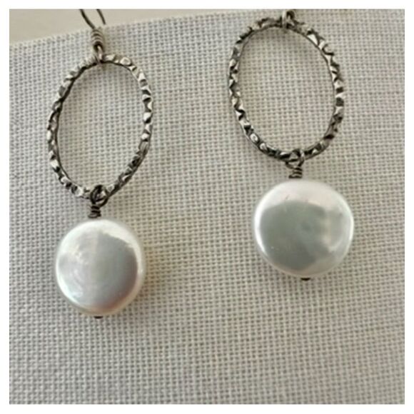 Sterling silver mother of pearl drop earrings - Picture 2 of 10